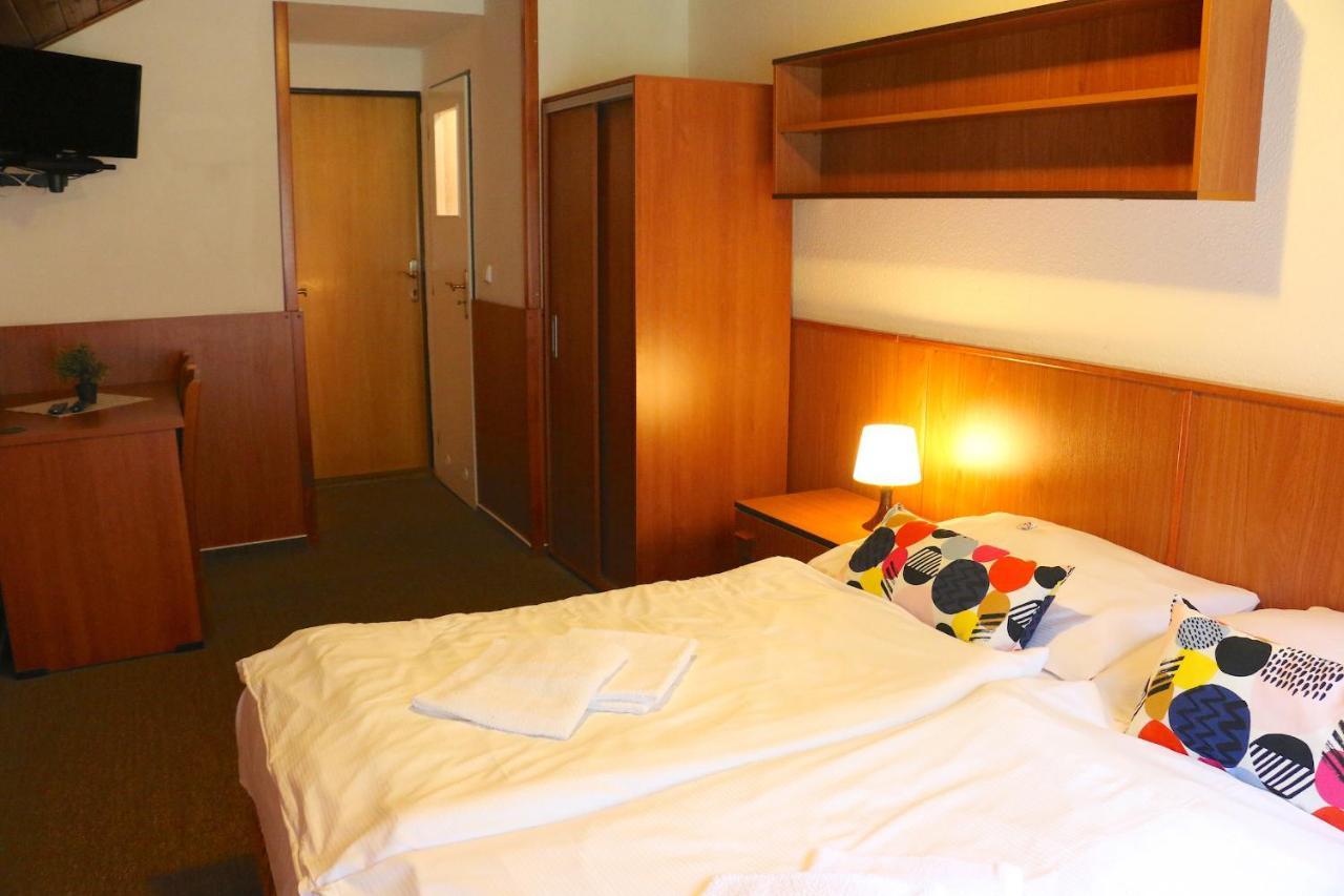 Hotel Maredis โกเชนอฟ ภายนอก รูปภาพ