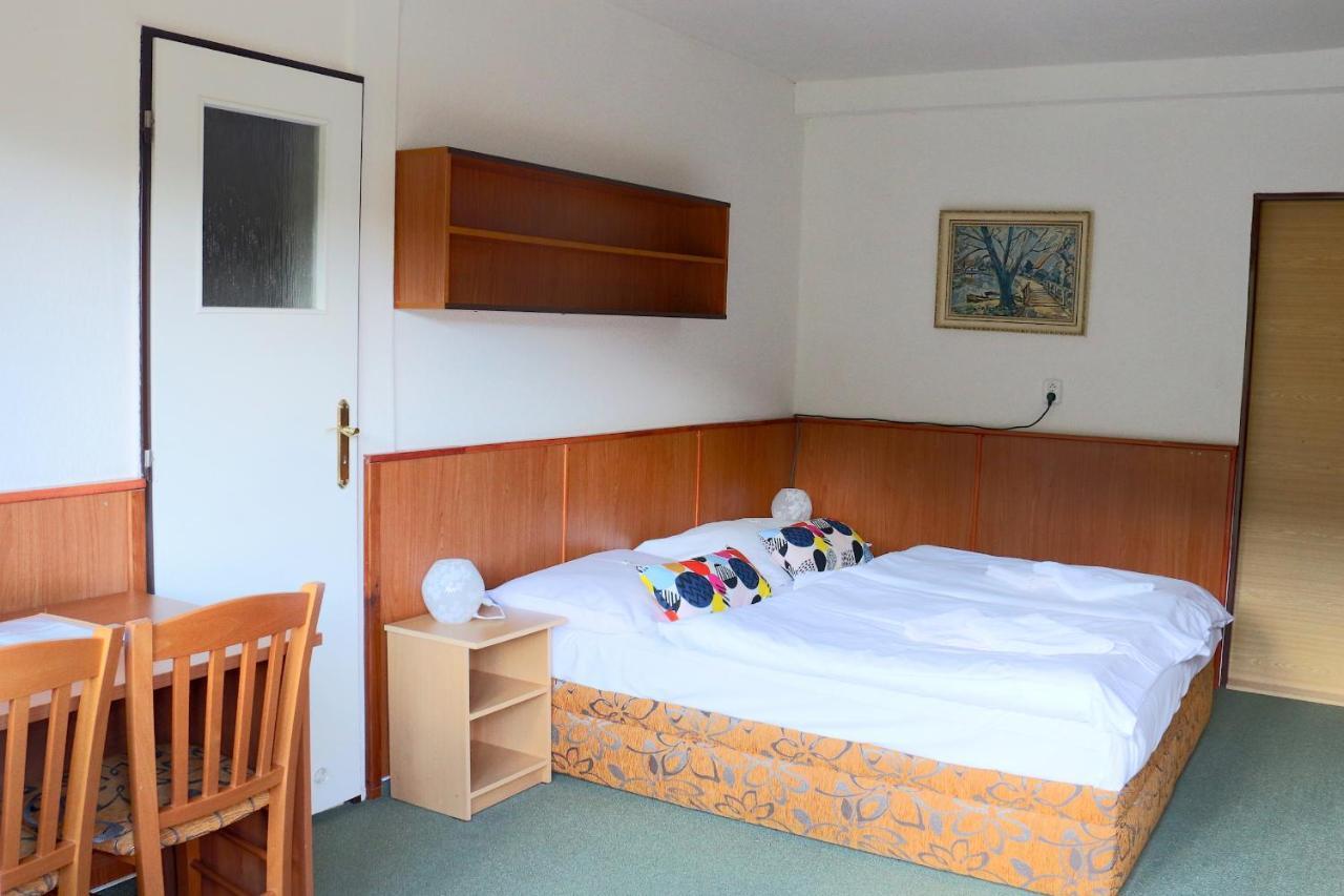 Hotel Maredis โกเชนอฟ ภายนอก รูปภาพ