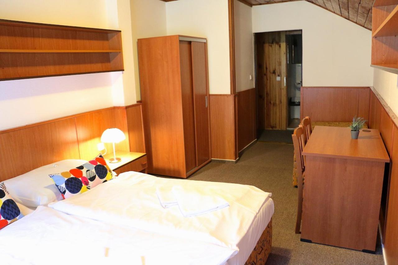 Hotel Maredis โกเชนอฟ ภายนอก รูปภาพ