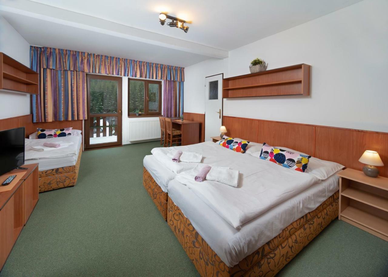Hotel Maredis โกเชนอฟ ภายนอก รูปภาพ