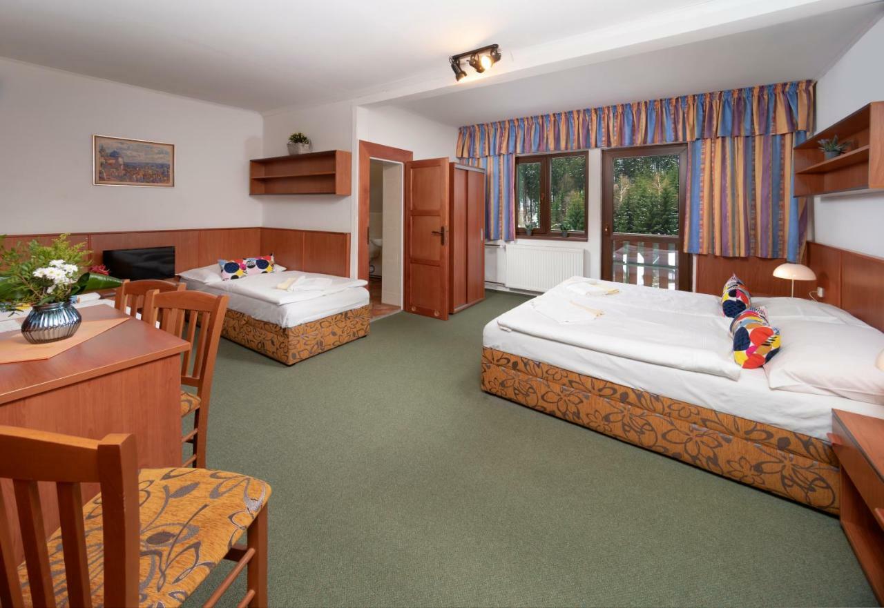 Hotel Maredis โกเชนอฟ ภายนอก รูปภาพ